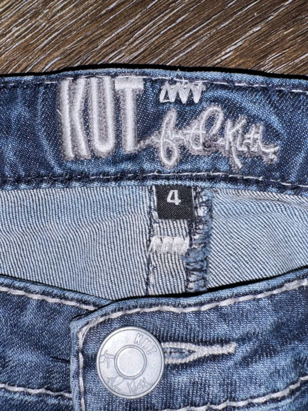 Kut From The Kloth Medium Wash Distressed Bermuda Shorts Size 4 - Picture 7 of 11